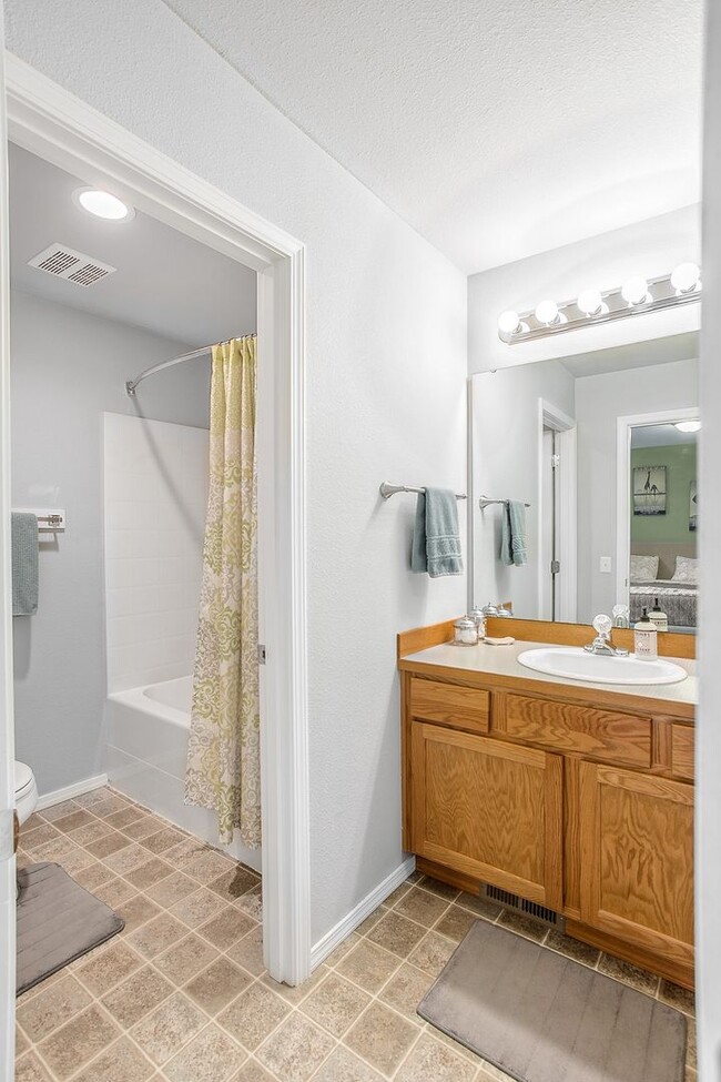 Building Photo - Lynnwood Home...