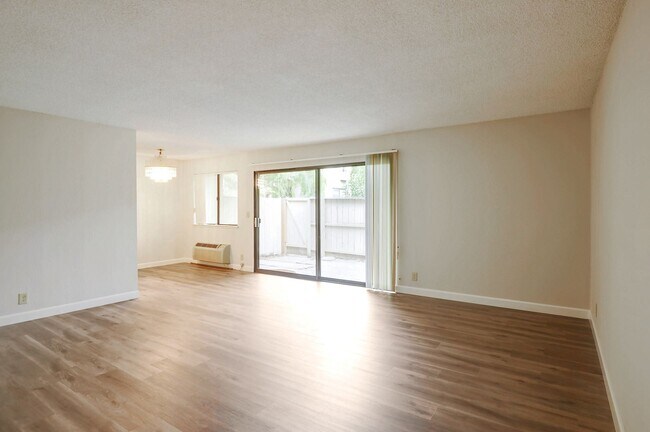 Foto del edificio - 2 br, 2 bath House - 978-A KIELY BLVD