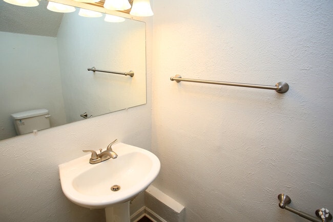 B1 2BDx1.5BA 845SF - Pecan Grove Apartments