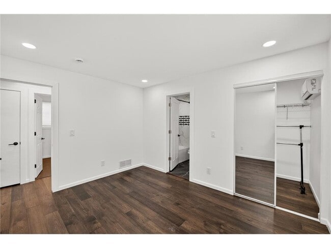 Building Photo - 110920 Oak Knoll Terrace S