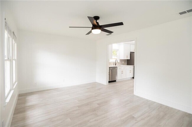 Foto del edificio - 1800 Justin Ln