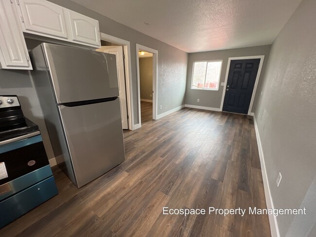 Building Photo - Backside Duplex in Park Hill Available!