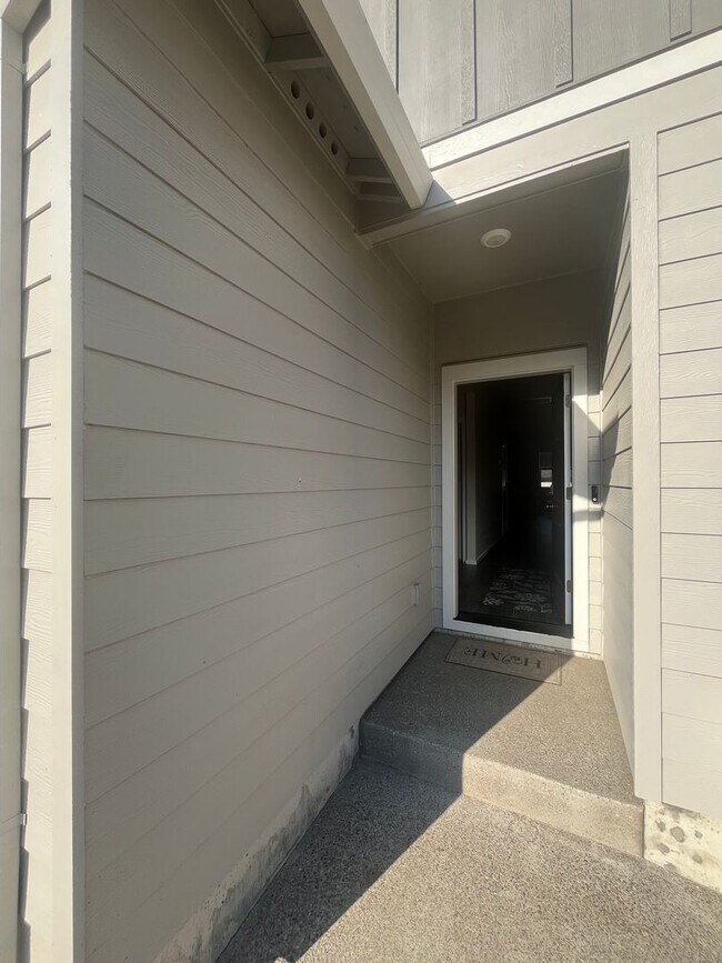 Foto del edificio - 3-Bedroom 2-Bathroom home in Lowell