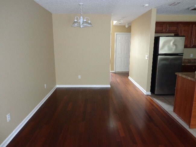 Building Photo - 439 Sandy Oak Dr