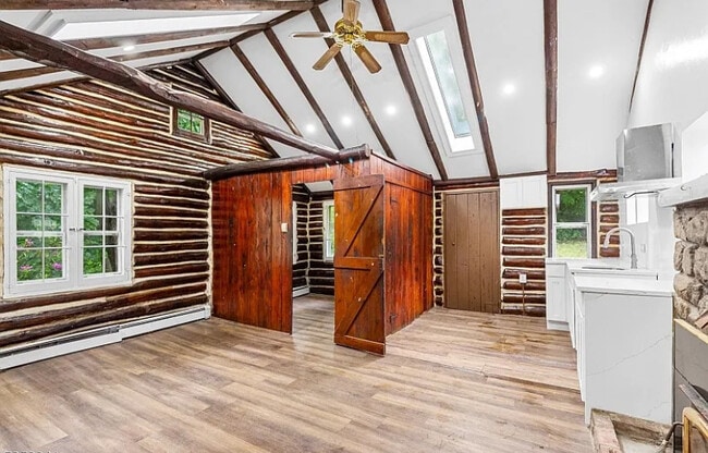 Building Photo - 13 Alturas Rd