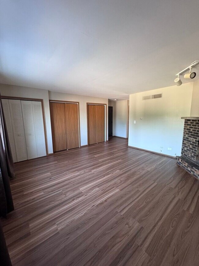 Foto del edificio - 539 N Lake St