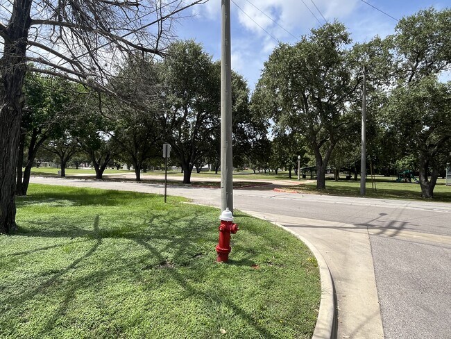 Foto del edificio - 500 Brooks Ave
