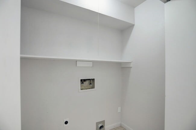 Building Photo - 12609 Veterans Memorial Dr