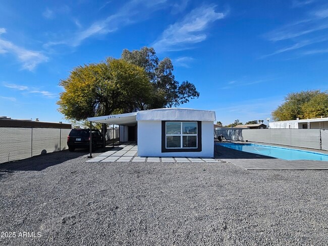 Building Photo - 5676 N Fairoak Ln