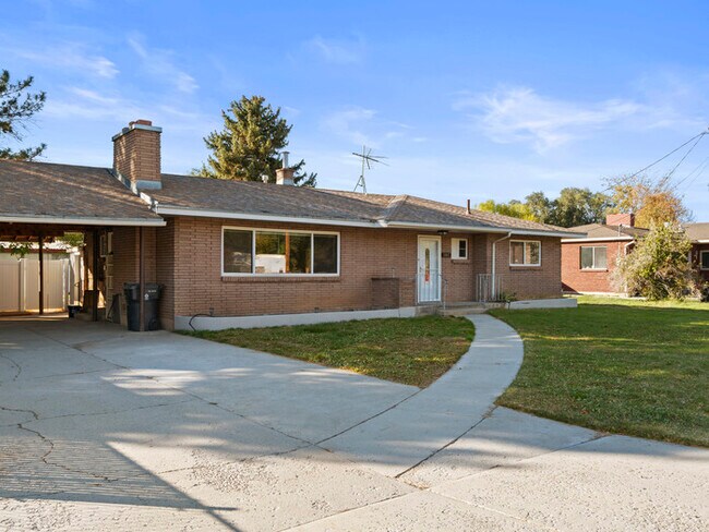 Foto del edificio - Beautiful Mapleton Home with Loads of Storage