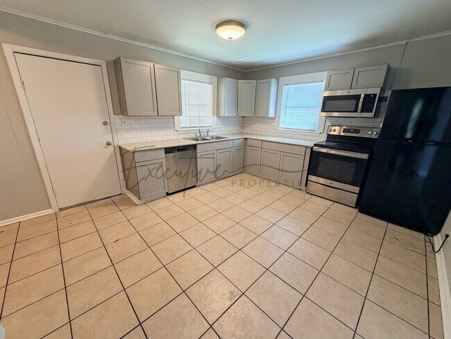 Foto del edificio - 3-Bedroom Home For Rent in Lake Charles