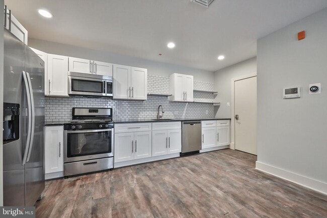 Building Photo - 1320 N Franklin St