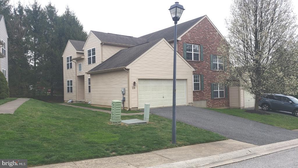 Primary Photo - 28 Saddle Ridge Ct