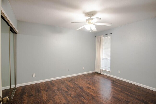 Foto del edificio - 12816 Midway Rd