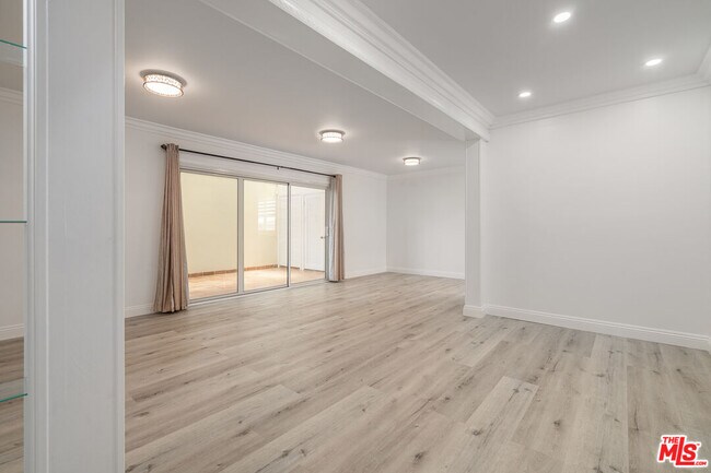 Foto del edificio - 3500 W Manchester Blvd