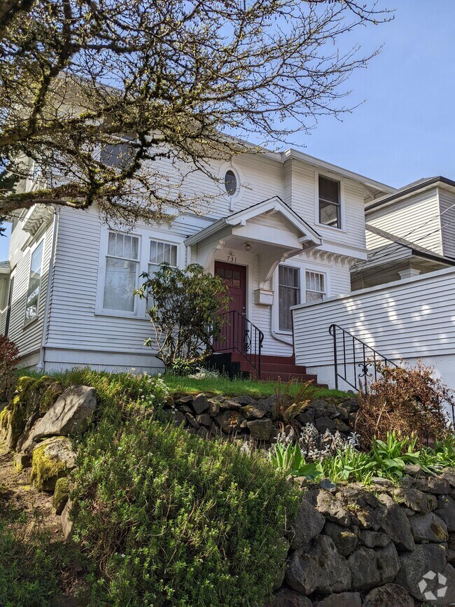 Building Photo - 731 34th Ave