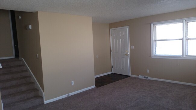 Building Photo - 2 Bedroom 1 Bath Avail. Soon!