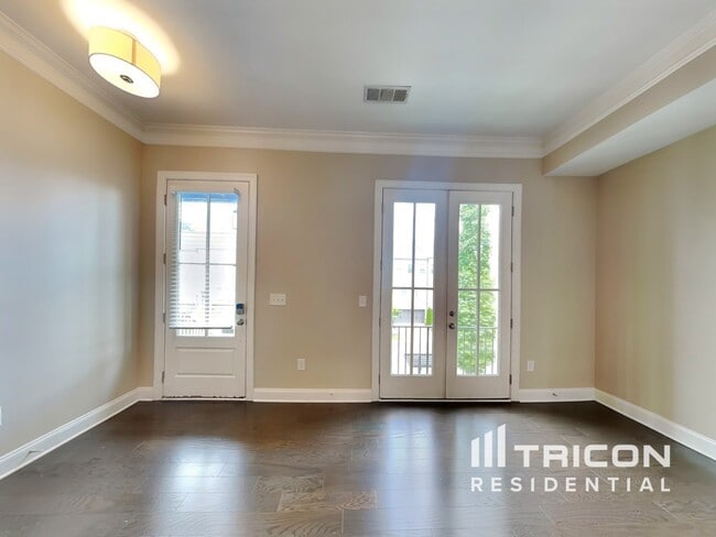 Foto del edificio - 2303 Mclean Chase