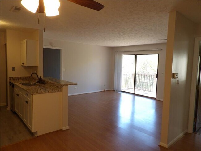 Foto del edificio - 18 Woodland Hills Dr