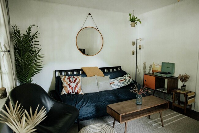 Building Photo - 2526 S Madison St