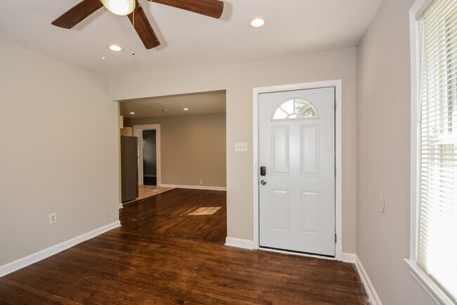 Building Photo - Fantastic 4bd/2ba home! Coming soon!