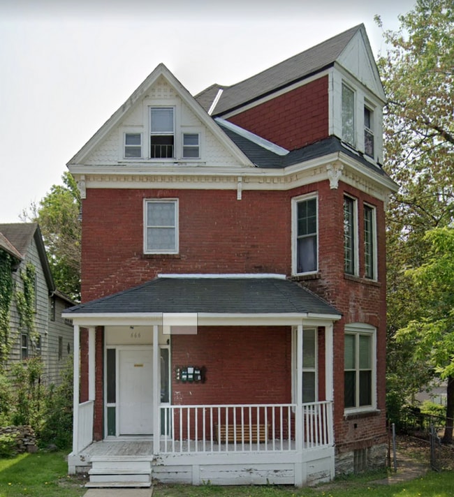 Building Photo - 666 Sims Ave