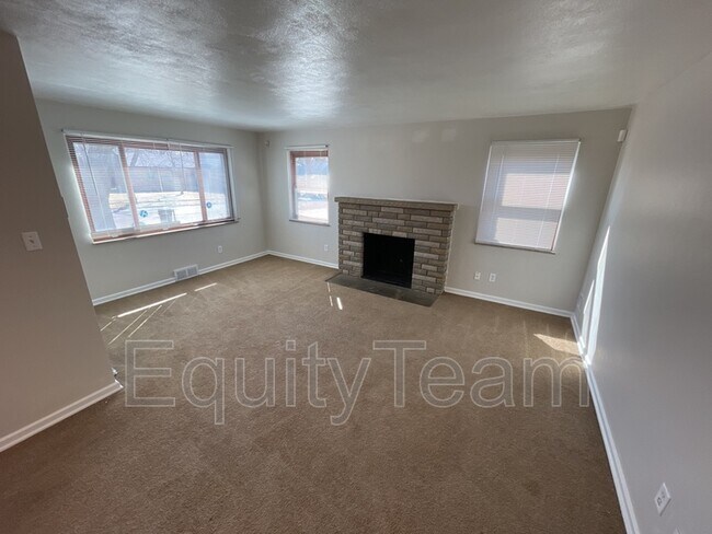 Building Photo - 4113 Parkway Dr