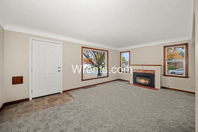 Building Photo - Newly renovated 3bd 2bath Shadle Rancher MUST SEE