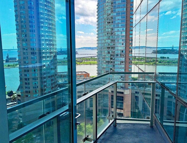 Foto del edificio - 77 Hudson St