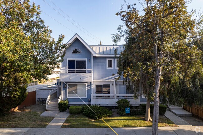 Building Photo - 254 W Ash Ave