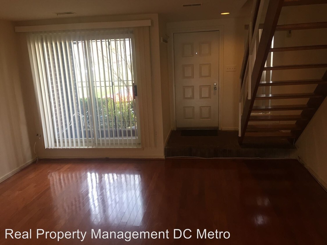 Primary Photo - 2 br, 2.5 bath House - 2407 18th St NE
