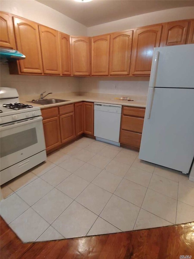 Foto del edificio - 169-35 26th Ave