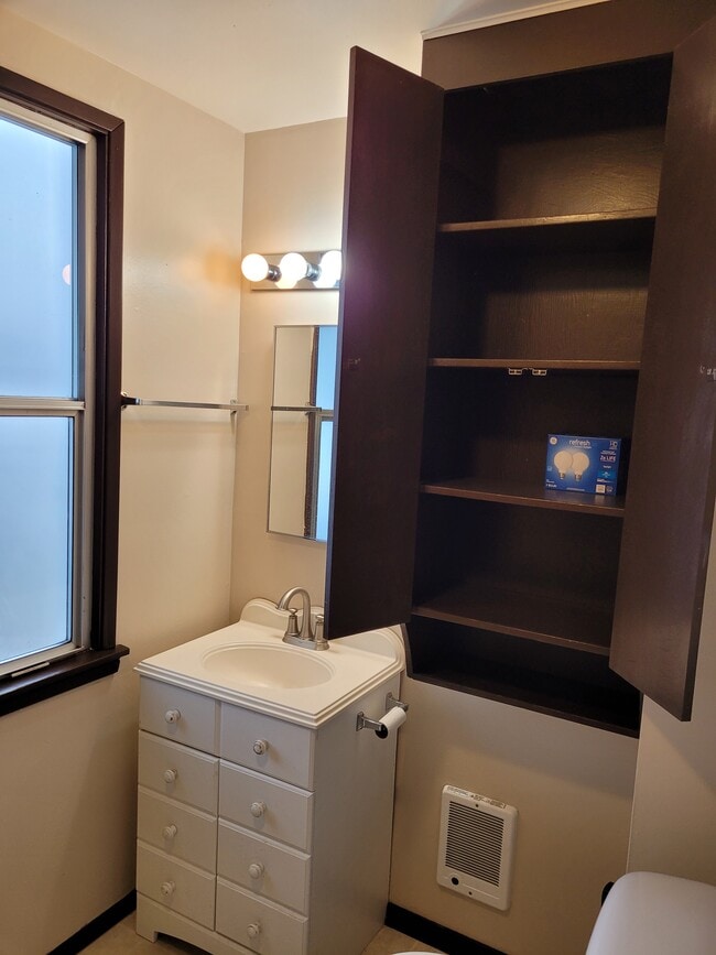 Bathroom shower/tub with extra storage - 3430 Rucker Ave