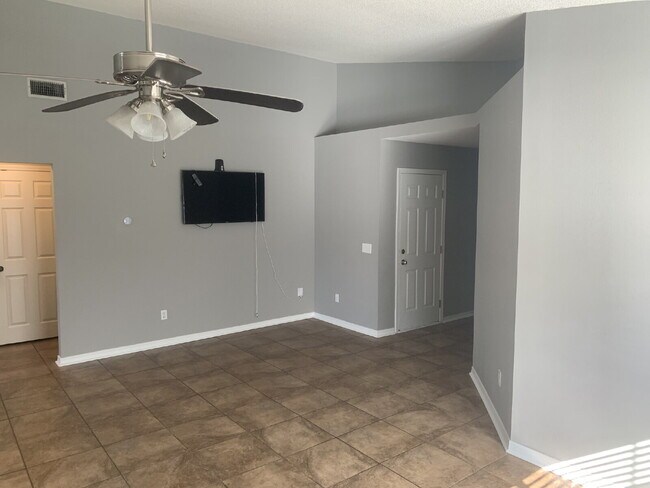Building Photo - Coming Available 10/7 – 3BR/2BA Patio Home...