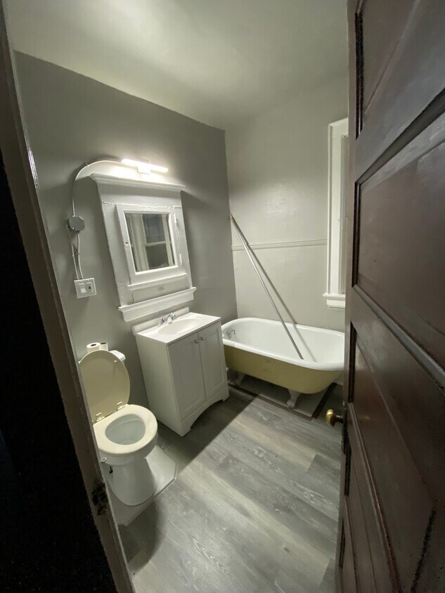 Updated bathroom, new vanity freshly painted - 2229 N 41st St