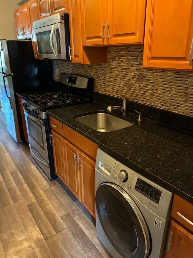 Foto del edificio - 1625 E St NE