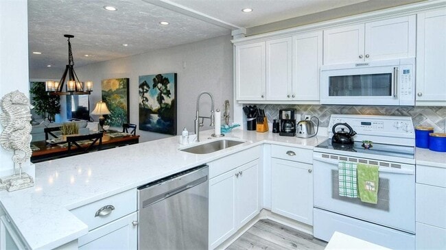Building Photo - 1255 E Peppertree Dr