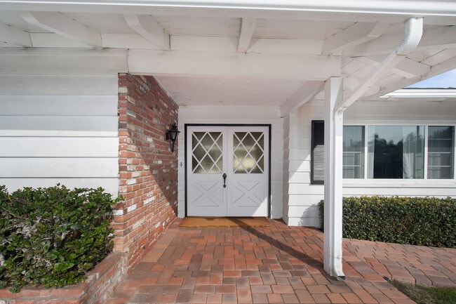 Building Photo - STUNNING & RARE 3BD/2.5BA LA JOLLA HOME WITH A POOL! $7,995/mo