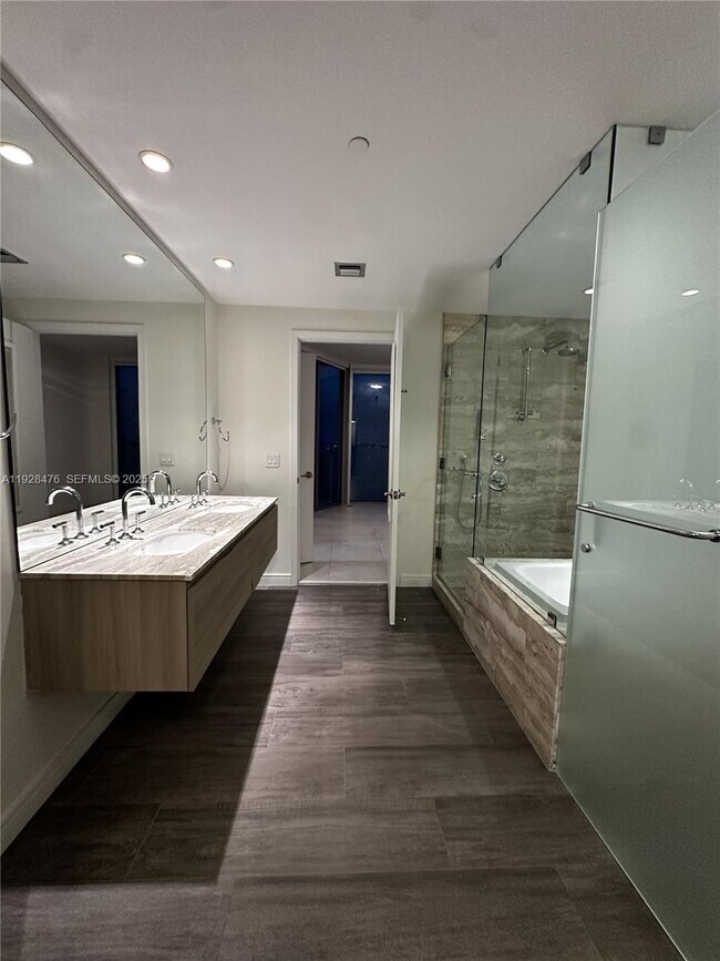 Foto del edificio - 2900 NE 7th Ave