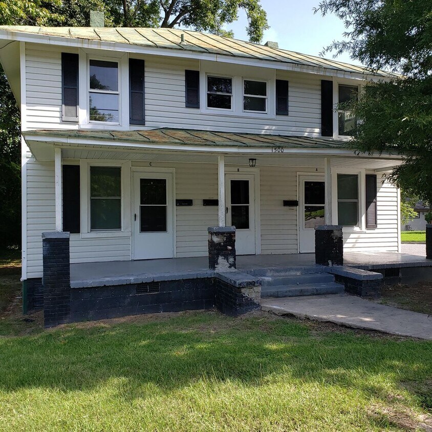 Foto principal - 1500 W 4th St