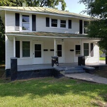 Building Photo - 1500 W 4th St