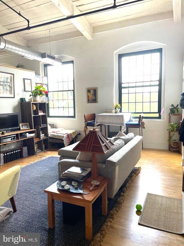 Primary Photo - 200 Lincoln Ave