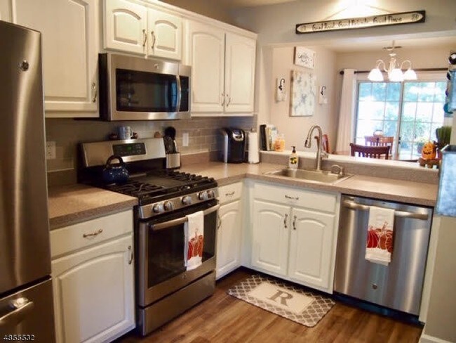 Building Photo - 2804 Tudor Dr