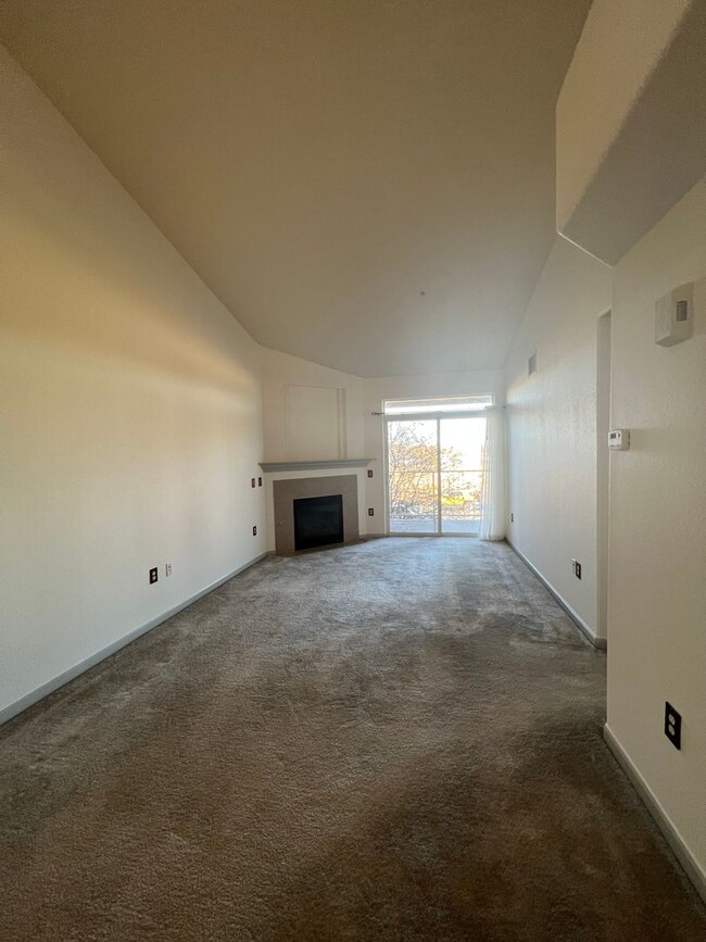 Foto del edificio - FULLY RENOVATED 2BD/ 2BA in Westminster, C...