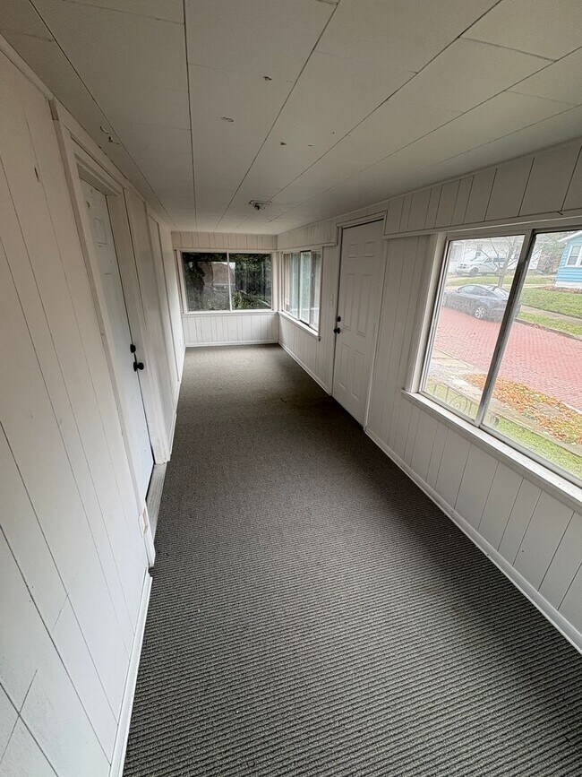 Foto del edificio - Spacious 4-Bedroom Akron Home with Garage | Open House Feb 5