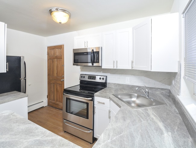 Cocina de muestra - Knollwood Apartments