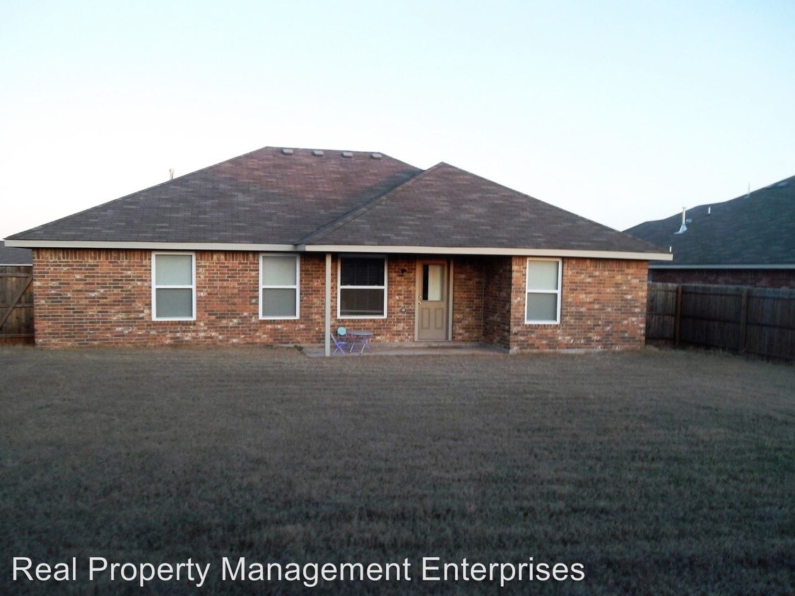 Building Photo - 8005 Sunny Pointe Ln