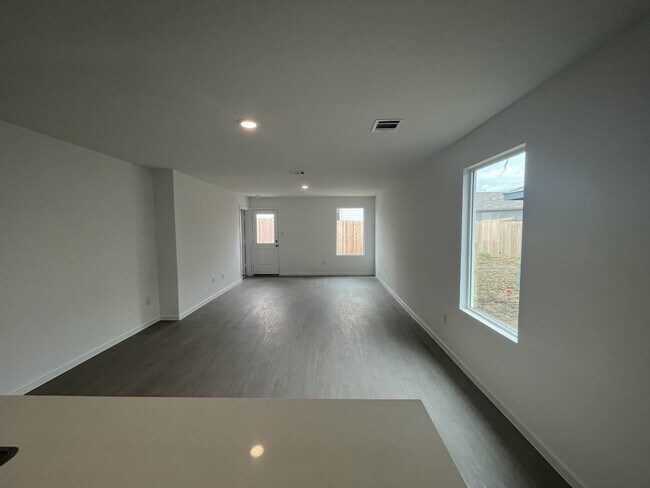 Foto del edificio - 5716 Alope Wy