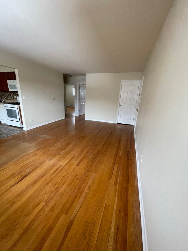 880 N Milwaukee Ave, Libertyville, IL 60048 Apartments in