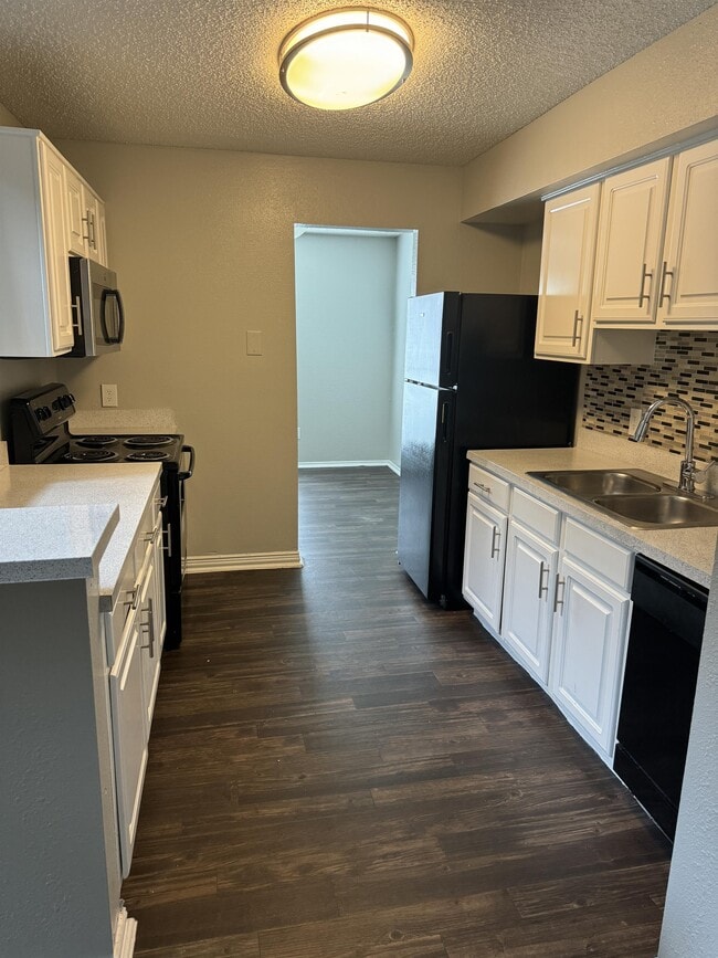 Foto del edificio - 5916 Westcreek Dr